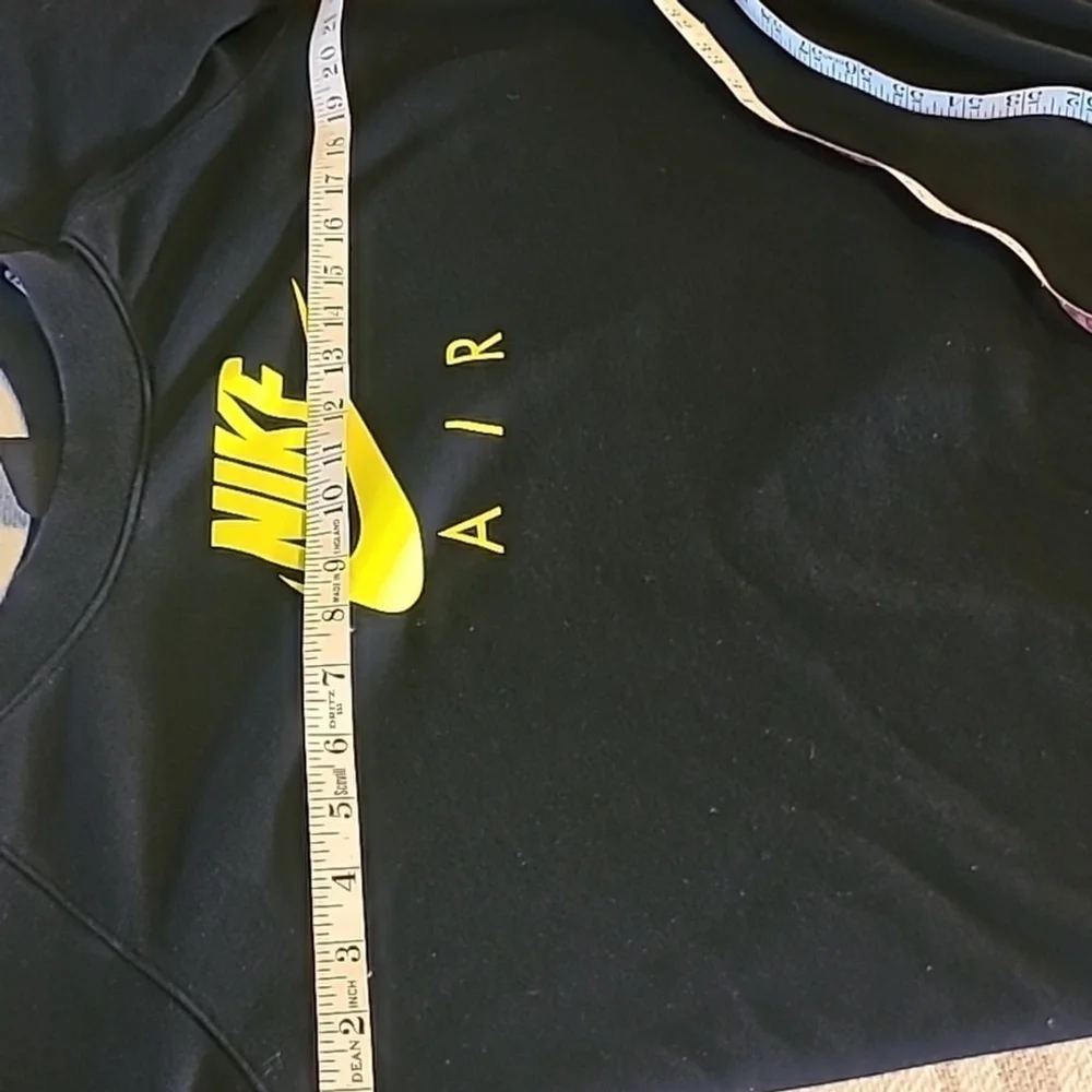 Nike women's sweatshirt Sz S. Scoop neck banded bottom and cuffs. (#1801C)